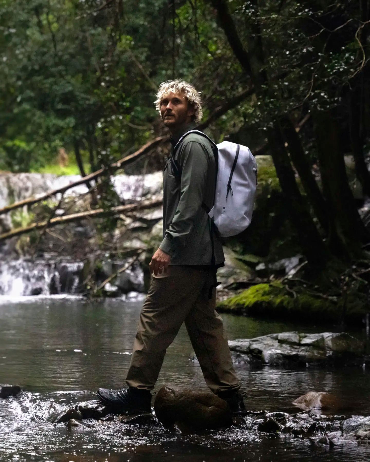 Follow Sun Shirt L/S - Olive lifestyle 8