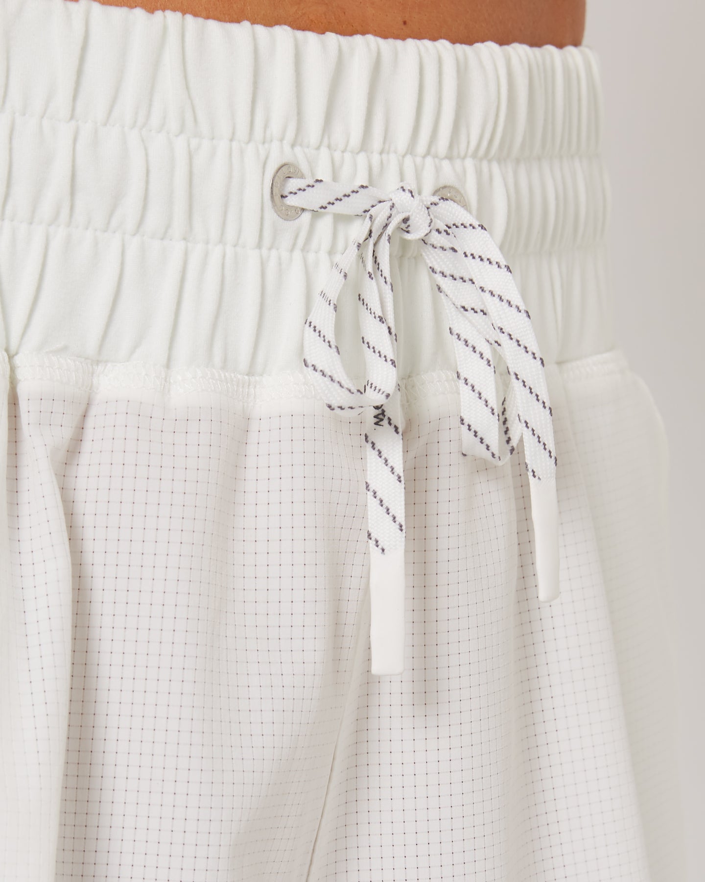 Follow Maven Shorts - Cream 9
